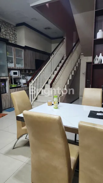 image DIJUAL RUMAH 3 LANTAI DI MODERNLAND (7)