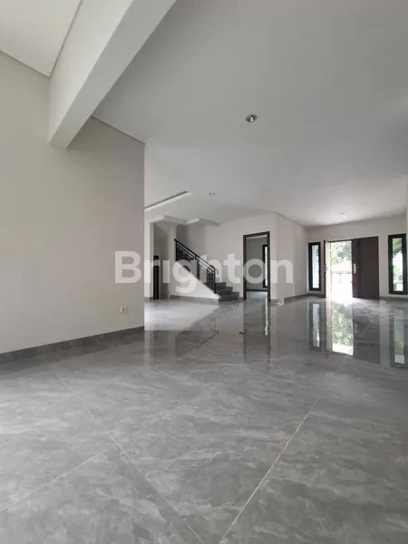 image RUMAH MEWAH 2LT FULL RENOV DI CLUSTER DENHAAG , KOTA WISATA (3)