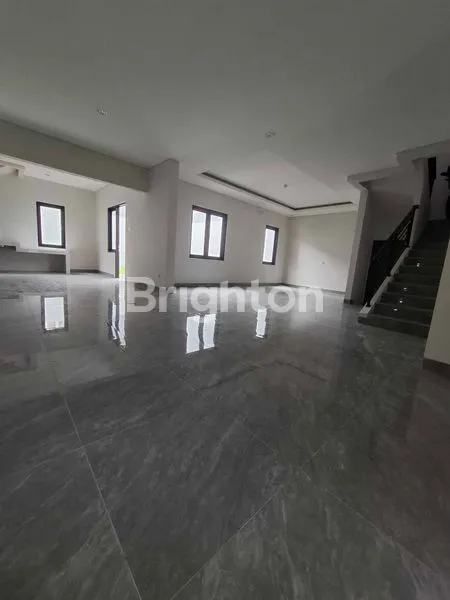 image RUMAH MEWAH 2LT FULL RENOV DI CLUSTER DENHAAG , KOTA WISATA (4)