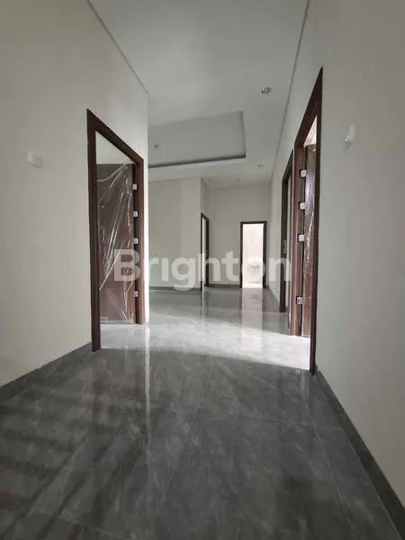 image RUMAH MEWAH 2LT FULL RENOV DI CLUSTER DENHAAG , KOTA WISATA (7)