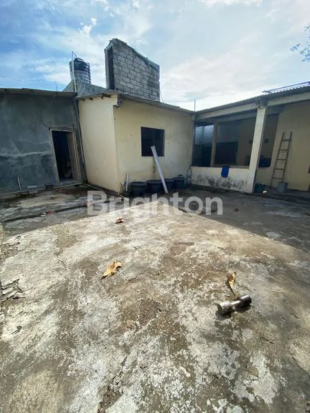 image RUMAH MEWAH 4 KT SIAP HUNI DI KEDAMEAN GRESIK (8)