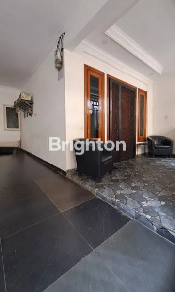 image RUMAH PADEMANGAN BAGUS HALAMAN LUAS 4LT SHM JALAN 2 MOBIL JAKARTA UTARA (6)