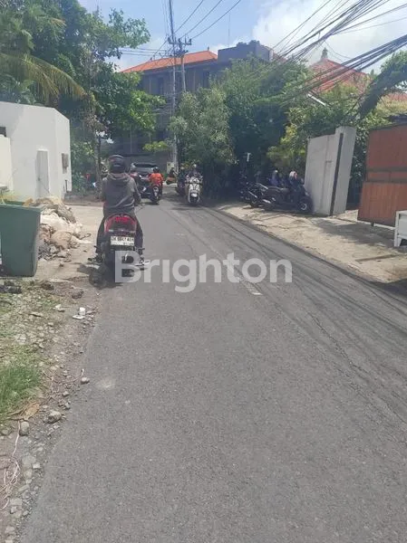 image JUAL / SEWA RUMAH 6 KAMAR SPACIOUS RIVERSIDE HOUSE 6BR FOR RENT OR SALE IN UMALAS/PENGUBUNGAN – LARGE LAND, STRATEGIC ACCESS, RARE OPPORTUNITY (5)