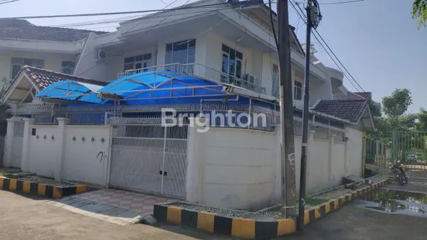 RUMAH HOOK GREEN GARDEN, LT 176M², 2 LANTAI, SHM