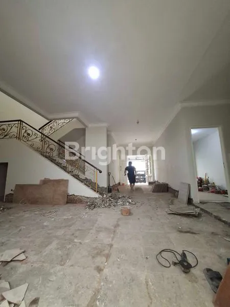 image RUMAH 2 LT FULL RENOVASI DALAM CLUSTER KOTA WISATA, (2)