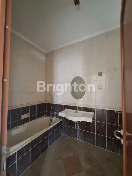 image RUMAH 2 LT FULL RENOVASI DALAM CLUSTER KOTA WISATA, (5)