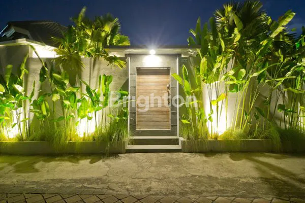 image SEWA VILLA STRATEGIS SEMINYAK, LT 300M² & FULL FURNISHED (2)