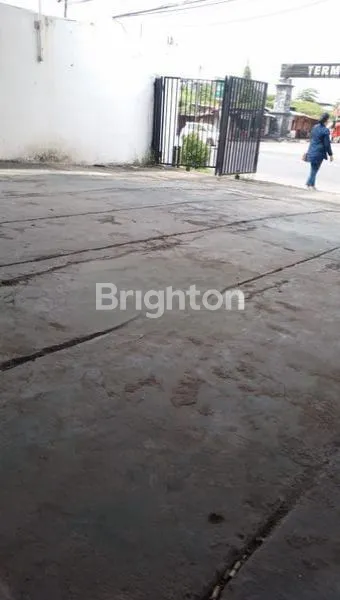 GUDANG PINGGIR JALAN RAYA DIJUAL LUAS 494 M