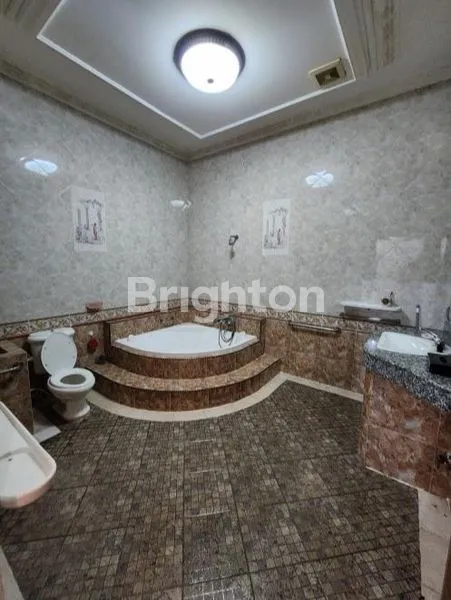image RUMAH MEWAH 2 LANTAI DI TAMAN RATU, LT 252M² (5)