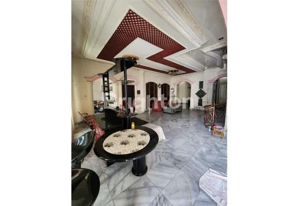 image RUMAH MEWAH 2 LANTAI DI TAMAN RATU, LT 252M² (2)