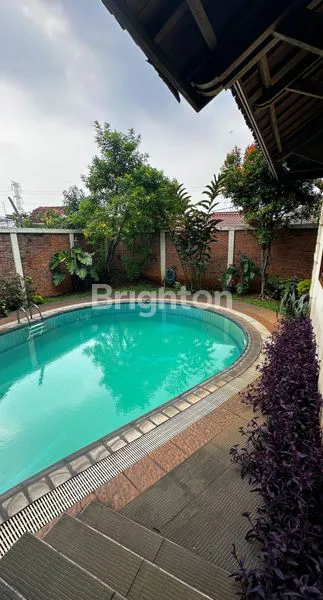 image BEAUTIFUL HOUSE WITH WOODEN TOUCH FEEL LIKE A VILLA  IN THE SOUTH JAKARTA (3)