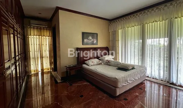 image BEAUTIFUL HOUSE WITH WOODEN TOUCH FEEL LIKE A VILLA  IN THE SOUTH JAKARTA (5)