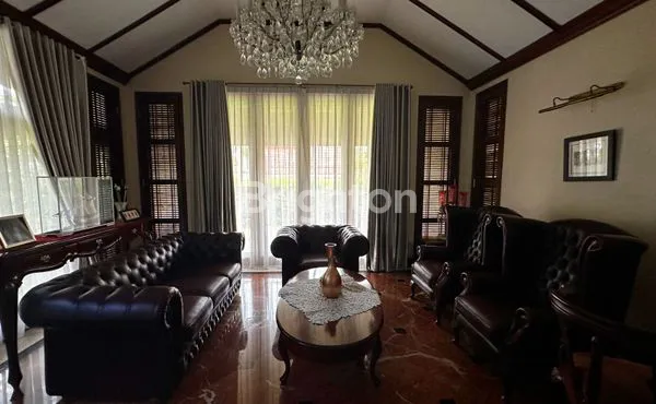 image BEAUTIFUL HOUSE WITH WOODEN TOUCH FEEL LIKE A VILLA  IN THE SOUTH JAKARTA (7)