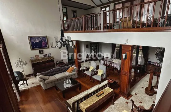 image BEAUTIFUL HOUSE WITH WOODEN TOUCH FEEL LIKE A VILLA  IN THE SOUTH JAKARTA (1)