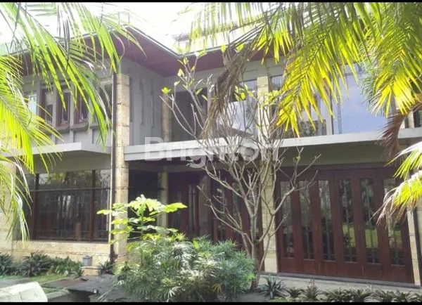 image RUMAH MEWAH TERAWAT DI CIPAGANTI BANDUNG  (1)