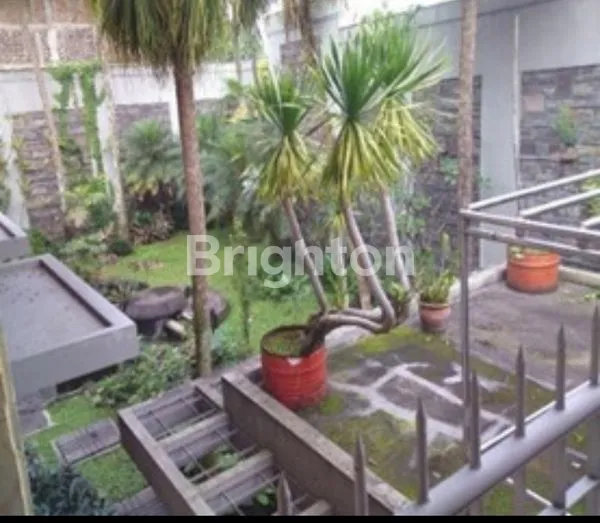 image RUMAH MEWAH TERAWAT DI CIPAGANTI BANDUNG  (3)