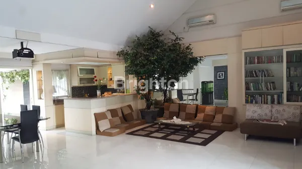 image RUMAH MEWAH 2 LANTAI RAYA TAMAN INDAH, MENANGGAL, GAYUNGAN DEKAT CITO, TAMAN, WARU SIDOARJO (2)