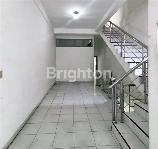 image RUMAH SEWA LOKASI BAGUS INTI KOTA - DALAM KOMPLEK BILAL PRIMA DAERAH KRAKATAU & YOS SUDARSO, KOMPLEK YANG TEPAT DI JALAN BESAR - RUMAH DITERIMA KONDISI BAGUS & SIAP DI RENOVASI. (7)