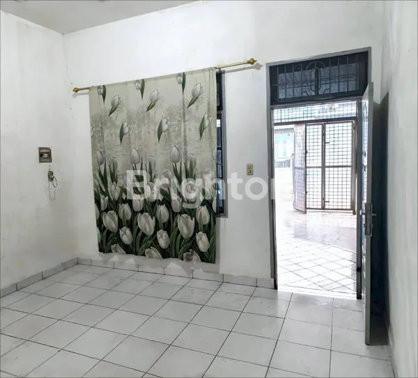 image RUMAH SEWA LOKASI BAGUS INTI KOTA - DALAM KOMPLEK BILAL PRIMA DAERAH KRAKATAU & YOS SUDARSO, KOMPLEK YANG TEPAT DI JALAN BESAR - RUMAH DITERIMA KONDISI BAGUS & SIAP DI RENOVASI. (3)