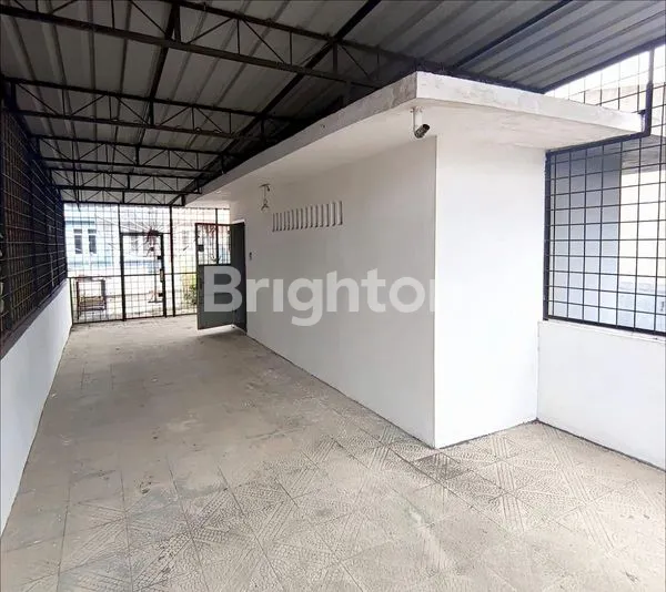 image RUMAH SEWA LOKASI BAGUS INTI KOTA - DALAM KOMPLEK BILAL PRIMA DAERAH KRAKATAU & YOS SUDARSO, KOMPLEK YANG TEPAT DI JALAN BESAR - RUMAH DITERIMA KONDISI BAGUS & SIAP DI RENOVASI. (8)