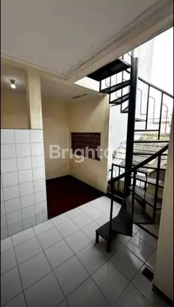 image DISEWAKAN RUMAH FULL FURNISH AREA GRIYA SHANTA EXECUTIVE SOEKARNO HATTA SUHAT MALANG AREA PERUMAHAN EKSEKUTIF SELANGKAH KE UB POLTEK DAN SELANGKAH KE AREA KOMERSIAL KOTA MALANG (6)