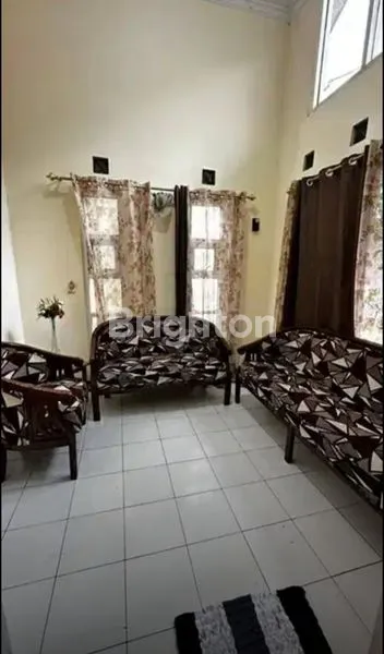 image DISEWAKAN RUMAH FULL FURNISH AREA GRIYA SHANTA EXECUTIVE SOEKARNO HATTA SUHAT MALANG AREA PERUMAHAN EKSEKUTIF SELANGKAH KE UB POLTEK DAN SELANGKAH KE AREA KOMERSIAL KOTA MALANG (3)