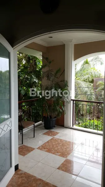 image RUMAH MEWAH 2 LANTAI DEKAT MASJID AL AKBAR  SURABAYA (8)