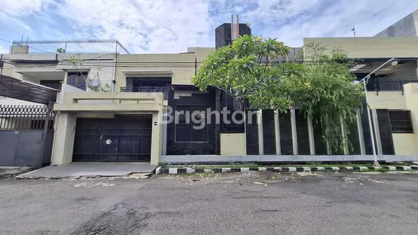 image RUMAH KOKOH DI LINGKUNGAN ELIT (2)