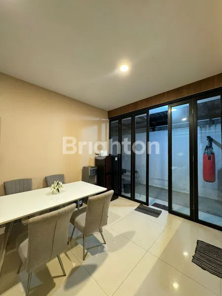 image DIJUAL RUMAH MEWAH CLUSTER J. CROWN MEDAN (2)