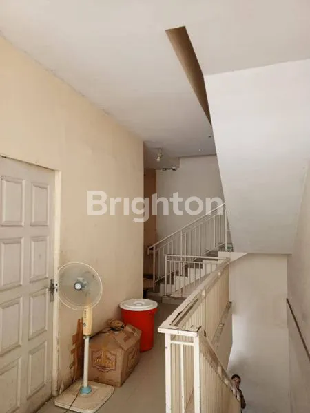 image HUNIAN BISNIS NYAMAN, RUKO 3 LANTAI DI RUNGKUT (2)