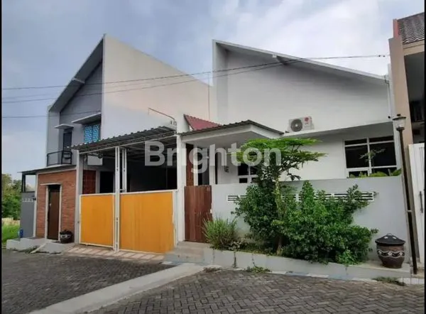image RUMAH ISTIMEWA DIJUAL DI DALAM PERUMAHAN NYAMAN DAN DEKAT PERTOKOAN DI SULFAT MALANG (1)