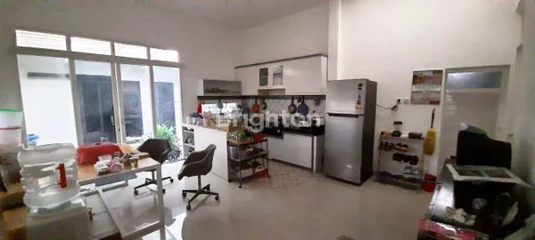 image RUMAH ISTIMEWA DIJUAL DI DALAM PERUMAHAN NYAMAN DAN DEKAT PERTOKOAN DI SULFAT MALANG (5)