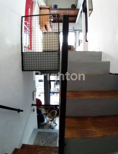 image RUMAH ISTIMEWA DIJUAL DI DALAM PERUMAHAN NYAMAN DAN DEKAT PERTOKOAN DI SULFAT MALANG (8)