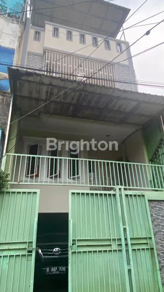 RUMAH 4 LANTAI SIAP HUNI DI TELUK GONG JAKARTA UTARA
