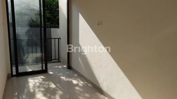 image RUMAH 2 LANTAI RUNGKUT ASRI, LT 100/LB 130 (2)