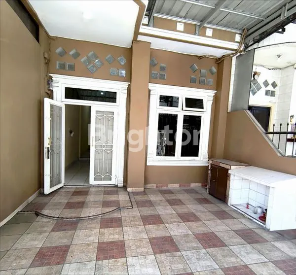 image DISEWAKAN. VILLA MAKMUR INDAH. DAERAH JL. ADAM MALIK. INTI KOTA. FASILITAS. SECURITY 24 JAM, KOLAM RENANG (2)