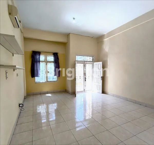 image DISEWAKAN. VILLA MAKMUR INDAH. DAERAH JL. ADAM MALIK. INTI KOTA. FASILITAS. SECURITY 24 JAM, KOLAM RENANG (3)