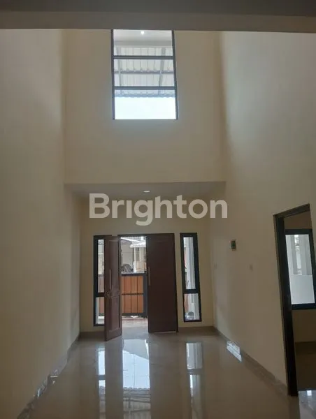 image RUMAH 3 LANTAI SIAP HUNI DI TAMAN CHRYSANT BSD CITY (3)