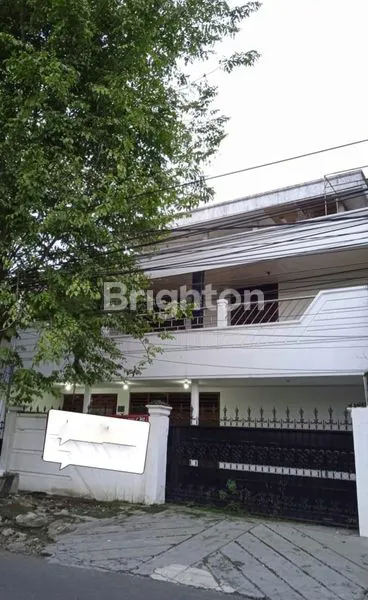 image RUMAH 3 LANTAI LT 300M² DI DUKUH KUPANG, LOKASI STRATEGIS (2)
