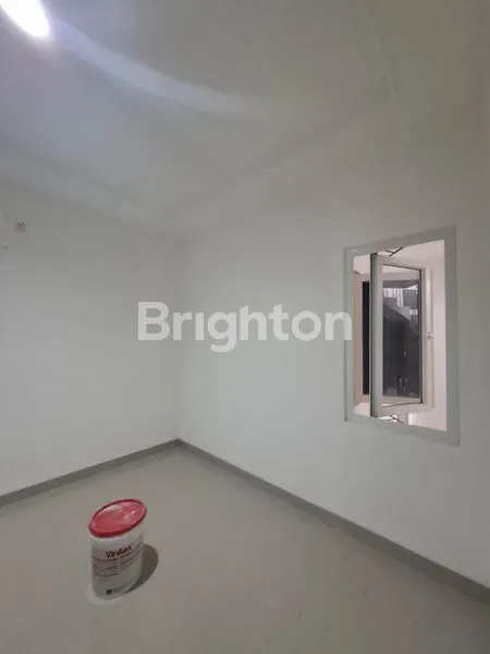 image DIJUAL HUNIAN CANTIK 2 LANTAI PINGGIR JALAN RAYA UTAMA KOTA WISATA CIBUBUR (5)