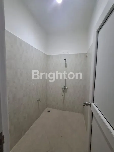 image DIJUAL HUNIAN CANTIK 2 LANTAI PINGGIR JALAN RAYA UTAMA KOTA WISATA CIBUBUR (8)