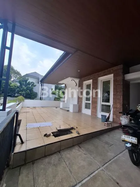 image DIJUAL HUNIAN CANTIK 2 LANTAI PINGGIR JALAN RAYA UTAMA KOTA WISATA CIBUBUR (3)