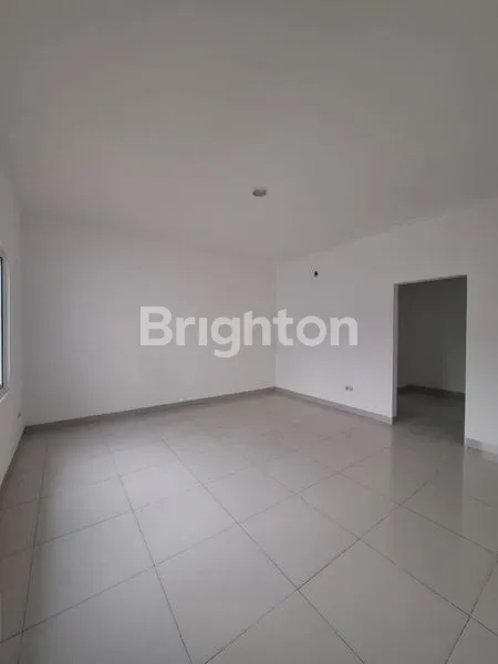 image DIJUAL HUNIAN CANTIK 2 LANTAI PINGGIR JALAN RAYA UTAMA KOTA WISATA CIBUBUR (4)
