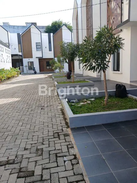 image RUMAH CLUSTER MEWAH DAN MODERN DAERAH JLN PINUS 1 DEKAT PERUM CEMARA ASRI (1)