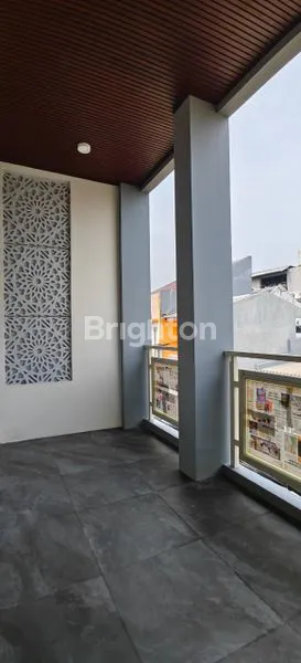 image RUMAH BARU GRESS SIAP HUNI LOKASI SANGAT STRATEGIS (8)