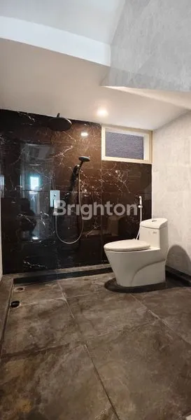 image RUMAH BARU GRESS SIAP HUNI LOKASI SANGAT STRATEGIS (6)