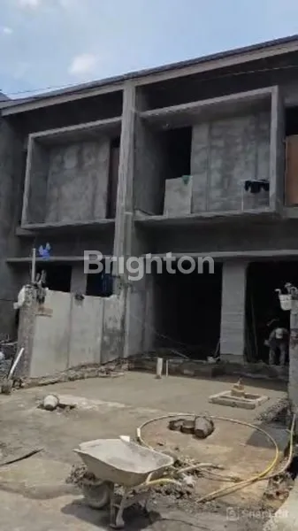 image PENJARINGAN RUNGKUT MINIMALIS BANGUNAN BERKUALITAS ROW 3 MOBIL (1)