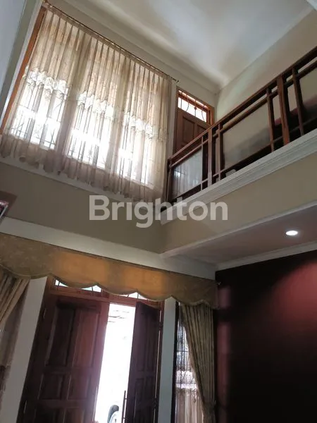image RUMAH 2 LANTAI DI TULODONG, DEKAT PERKANTORAN AREA SCBD, JAKARTA SELATAN. BISA UNTUK INVESTASI, GUEST HOUSE. AKSES 2 MOBIL (3)