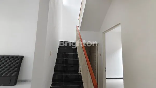 image RUMAH 2 LANTAI SIAP HUNI DI ISTANA MENTARI SIDOARJO (4)