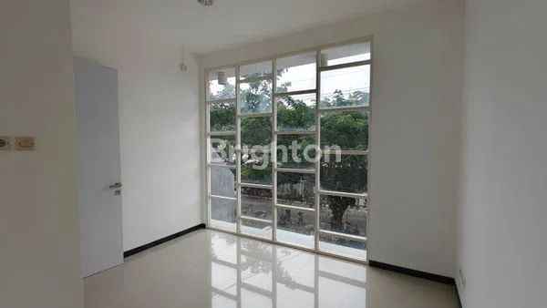 image RUMAH 2 LANTAI SIAP HUNI DI ISTANA MENTARI SIDOARJO (8)